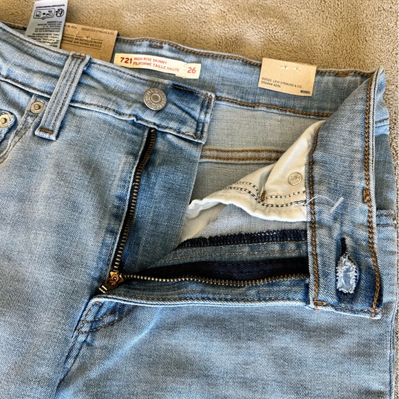 Levi’s 721 High Rise Skinny Jeans - Picture 5 of 13